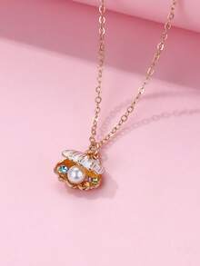 1件可爱贝壳形锌合金项链，饰以仿珍珠和水钻，适合度假和旅行季节佩戴