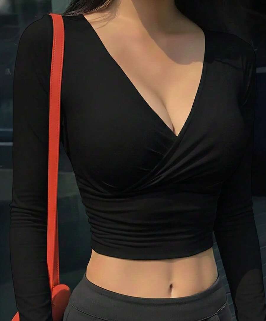 Premium Cropped Blouse With Wrap Neckline, Long Sleeves, And V-Neck. - 黑色 - 查看 1