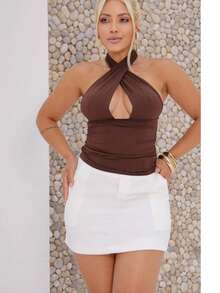 Top Cropped Gringa Multi Formas com Amarração Decote Elegante  Moda Feminina Moderna top cropped feminino, top gringa, top multi formas, cropped com amarração, decote elegante, moda feminina, cropped moderno, cropped versátil, look fashion, roupa feminina estilosa - Marrom Claro - Visão 2