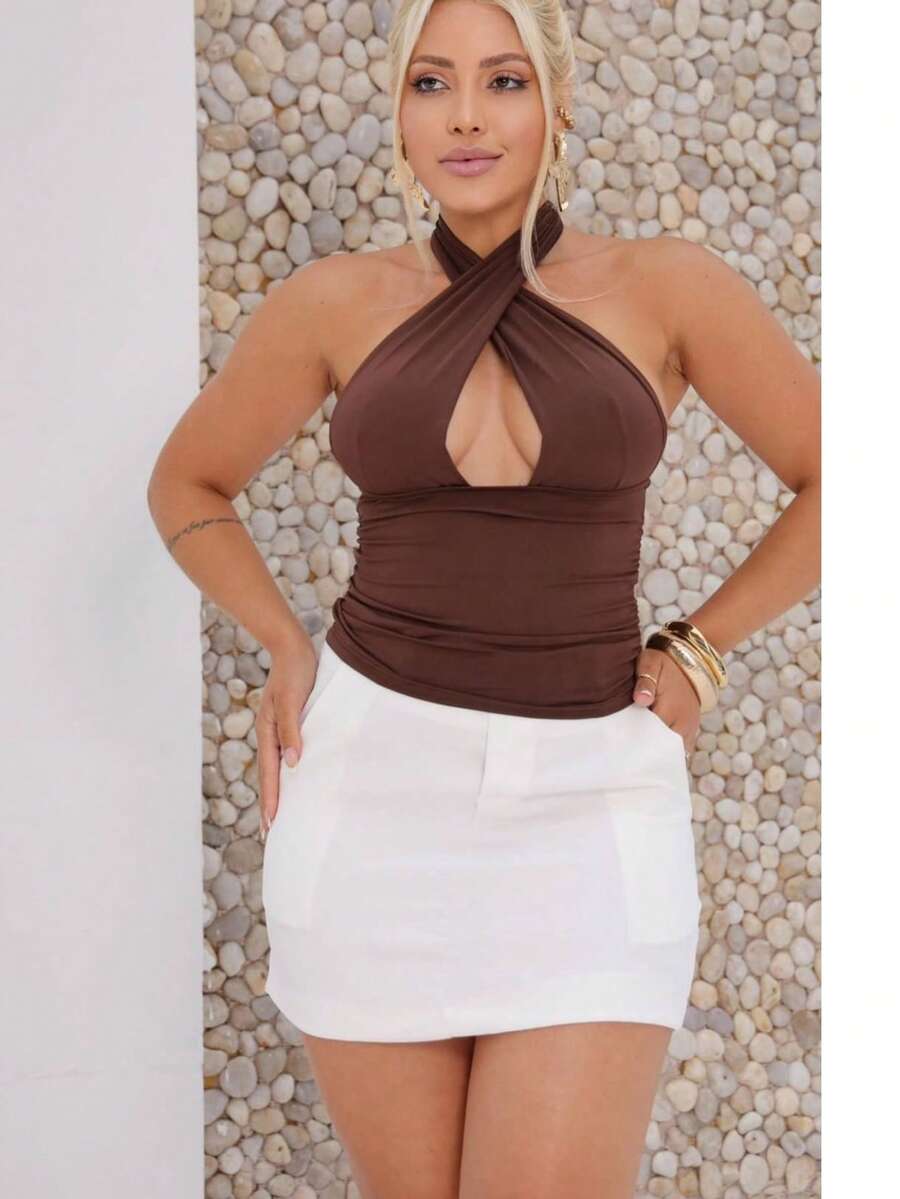 Top Cropped Gringa Multi Formas com Amarração Decote Elegante  Moda Feminina Moderna top cropped feminino, top gringa, top multi formas, cropped com amarração, decote elegante, moda feminina, cropped moderno, cropped versátil, look fashion, roupa feminina estilosa