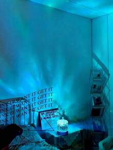 1个16色USB供电极光波浪氛围夜灯，带触摸/遥控功能，可通过触摸控制和遥控器调节功能，适合客厅装饰，具有动态水波纹效果 - 是圣诞节、生日和周年纪念日的理想礼物