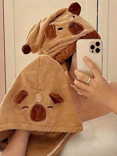 Este paquete de 2 gorros de secado de cabello de peluche adorable de dibujos animados de capibara es altamente absorbente, de secado rápido y está hecho de felpa de coral. Adecuado para mujeres, niños y niñas lindas, estas toallas para el cabello de alta calidad y hermosas son perfectas para la decoración del hogar y el baño. También son excelentes regalos y mejoran su calidad de vida. Un artículo imprescindible, adecuado para el cabello mojado, rizado y largo. El diseño de dibujos animados es especialmente atractivo para las mujeres.