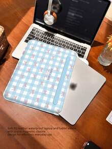 这款一体式PU皮革磁扣笔记本电脑/平板电脑保护套,饰有蓝色蝴蝶结图案,兼容MacBook Pro 15英寸、MacBook Air 13英寸、Galaxy TAB S10 Ultra和Metabook 14英寸。它防水、防污,便于携带。此外,它还可以用作iPad收纳包或鼠标垫,是办公、商务和学习的必备笔记本电脑包。 - 藍色 - 查看 9