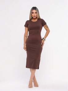 Vestido Feminino Canelado Midi Fenda lateral Casual e Elegante Manga Curta - Marrom - Visão 3