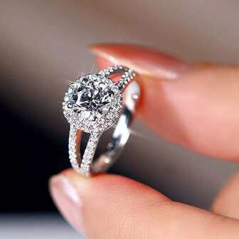 1枚时尚奢华多钻镶嵌立方氧化锆闪亮结婚戒指，适合节日、约会和订婚礼物