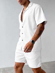 男士度假两件套，纯色立领衬衫，复古质感面料，搭配松紧腰短裤，休闲百搭的中性白色亚麻套装，适合日常夏季穿着、周末聚会、海滩度假、海边派对，是送给男友的完美礼物。 - 白色 - 查看 5