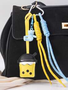 这款PU皮革珍珠奶茶杯造型包饰，配有亚克力小熊吊坠、编织绳和银色心形弹簧扣。采用清新亮丽的配色，灵感源自多巴胺。适合装饰女士手提包和汽车钥匙链。适用于各种场合。可用作包饰、包链、包包装饰钥匙扣、包包配件，也是新年、情人节、节日或生日礼物的理想之选。 - 彩色 - 查看 10