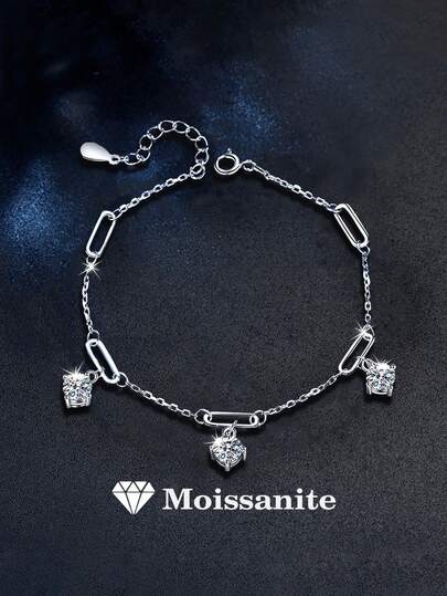 1条精美奢华的925纯银1.5克拉莫桑石手链，适合女性日常佩戴、参加派对、度假、情人节、圣诞节、万圣节等场合，是馈赠亲友的理想珠宝礼物。