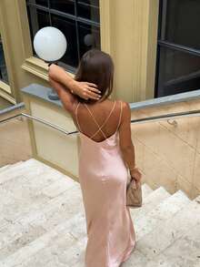 2026春夏新款时尚缎面性感吊带深V连衣裙，光泽迷人，适合小众派对氛围和约会之夜，女士必备。 - 淺粉色 - 查看 3