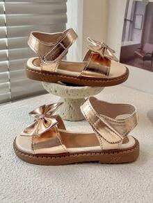 一双可爱的女童平底凉鞋，鞋底柔软，饰有蝴蝶结，适合玩耍和日常穿着。 - 玫瑰金 - 查看 7