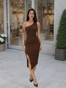 Women's One-Shoulder Midi Dress With Metallic Shoulder Detail, Ring Detail On The Strap, Asymmetrical Side Slit, Elegant, Body-Fitting, Minimalist, Sophisticated, Chic - 鏽棕色 - 查看 3