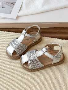 1 Pair Kids Sandals, Girls Fashion Casual Beach Shoes, Soft Bottom Non-Slip Toddler Shoes, Quick Dry, Stylish PU Leather Lining, Rubber Outsole, Suitable For Beach And Outdoor Activities, Adjustable Hook And Loop Closure, Closed Toe Design - Silver - View 5