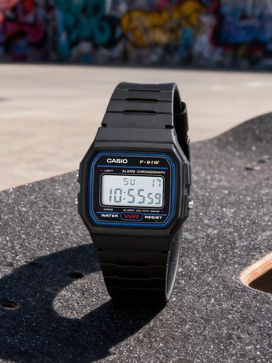 Casio 男女通用电子手表 - 防水表带,带日历、闹钟、秒表功能,复古方形学生款,橡胶材质,运动时尚,适合日常佩戴 F-91W-1 - 深藍色 - 查看 1