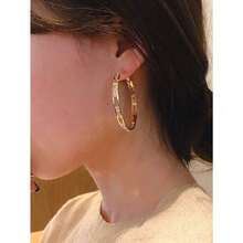 Rundraw Elegant 2-Piece Hollow Geometric Hoop Earrings With Sparkling Cubic Zirconia Accents, Crafted From Lightweight Luxury Copper Gold Tone Alloy, Hypoallergenic Statement Jewelry For Women, Perfect For Evening Parties, Holiday Gatherings, Formal Balls, Date Nights, And Elevating Daily Office Or Casual Outfits With A Touch Of Modern Glamour, An Ideal Gift For Her, Friend, Or Loved One On Special Occasions - 金色 - 查看 5