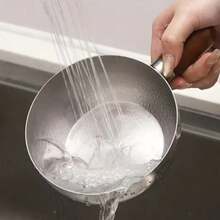 1个高导热不锈钢迷你锅，采用现代金属（金/银）风格，圆形锅身搭配符合人体工学的木质手柄。非常适合单人份餐食，例如炒菜、煎蛋或炖少量汤。 - 彩色 - 查看 8