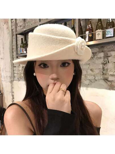 1pc Women's Felt Hat, Derby Hat, Church Headpiece With Flower Decor, Elegant Ladies Tea Party Hat, Retro Beret Hat With Rhinestone, Fashion Soft Felt Hat, Suitable For Costume Play, Wedding Party, Ladies Gift, 2024 New Collection