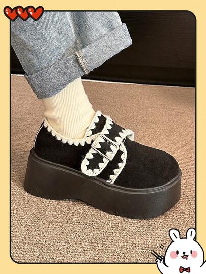 1 par damloafers i beige mocka med tjock sula, pälskrage, metalldekor, varmt och bekvämt foder, rund tå med grov klack, söta campusskor för vintern