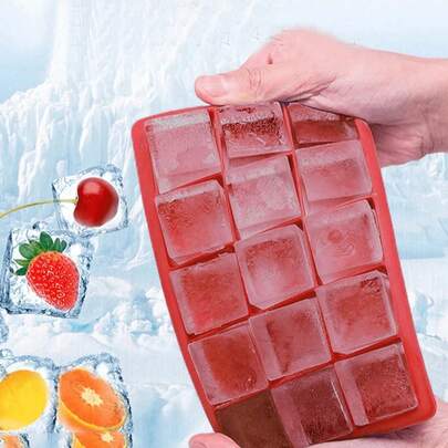 一套15格多功能网格冰模，适合日常使用。它包括一个带盖的15格制冰盒、一个家用制冰网格、硅胶冰块模具，适用于厨房冰箱冷藏，居家生活，秋冬季节风格，适合学生宿舍、圣诞装饰，也是圣诞节、感恩节和新年礼物的理想选择。