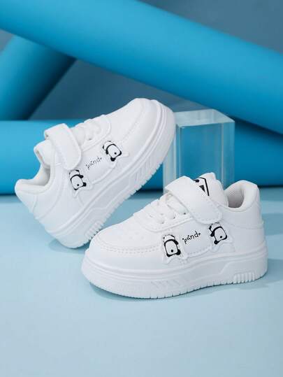 1 Pair Spring/Autumn New Kids' Sports Shoes, Cute And Adorable To Delight Children; Solid White Base Matches Various Outfits, Suitable For School And Outings. Hook And Loop + Decorative Shoelaces, Easy To Put On/Take Off And Adjust Tightness; Soft & Thick Sole + Breathable Lining, Comfortable For Long-Time Wear Without Feeling Stuffy Or Tired. PU Material, Dirt-Resistant And Easy To Clean. High In Appearance, Comfort And Practicality, An Ideal Choice For Moms To Pick Shoes For Their Kids!