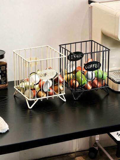 Cesta de almacenamiento de cápsulas de café de alambre metálico, adecuada para encimera de cocina, oficina, barra de café, etc., estantería metálica de gran capacidad que puede almacenar crema, jarabe, etc., soporte para cápsulas de café, estantería de lujo para almacenamiento de aperitivos y dulces para el hogar, aplicable para exhibición en cafés y bares