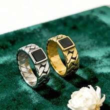 1枚复古链条纹理不锈钢方形黑色玻璃装饰戒指，适合男士日常通勤佩戴，也可作为生日、节日等场合的个性化男士礼物，实用配饰，兼具品质与时尚感。 - 方型復古鏈男士戒指 - 查看 9