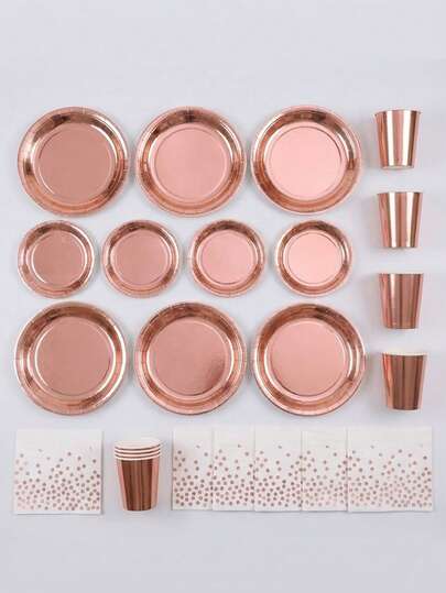 40件套玫瑰金箔一次性餐具套装，包括金属纸盘、纸杯、餐巾纸，适用于生日、婚礼、新娘送礼会、单身派对及其他场合。