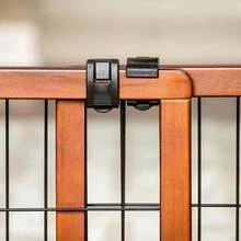 Carlson Puerta para Mascotas Extra Alta de 60 Pulgadas de Ancho Ajustable no Empotrado Madera Premium - Marrn - Ver 4