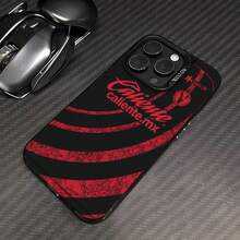 Camiseta negra y roja con logotipos y estampados. Esta elegante funda es compatible con los modelos  17, 16, 15, 14 Pro Max, 13, 12, 11, XR y XS Plus. Fabricada en TPU flexible, resistente a golpes y arañazos, ofrece una excelente protección contra caídas y un agarre cómodo. Es un regalo ideal para familiares, amigos y seres queridos, y una opción perfecta para festivales. - Negro - Ver 3
