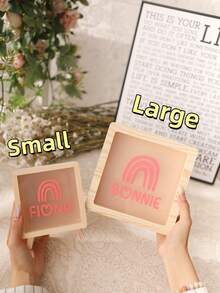 1 pieza Hucha de madera personalizada, con nombre y logotipo personalizables, 2 opciones de tamaño, 50 patrones de dibujos animados, adecuada para decoración de boda, Día de San Valentín, decoración de dormitorio, decoración del hogar, aniversario, decoración de habitación, caja de almacenamiento, regalo de cumpleaños - Color albaricoque de la madera - Ver 6