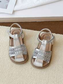 1 Pair Kids Sandals, Girls Fashion Casual Beach Shoes, Soft Bottom Non-Slip Toddler Shoes, Quick Dry, Stylish PU Leather Lining, Rubber Outsole, Suitable For Beach And Outdoor Activities, Adjustable Hook And Loop Closure, Closed Toe Design - Silver - View 4