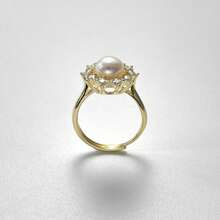 Da'ra 7-8mm Freshwater Pearl, 925 Silver Mini Sun Open Ring, Lustrous Pearl Embedded In Radiant Center, Expandable Floral Silver Band, Adjustable Fit. The Moment The Pearl Touches Skin, The Warm Luster Spreads With The Light, Like Capturing Sunshine On Your Fingertips. Comes With A Custom Gift Box, Unwrapping Is A Healing Ritual, Wear It To Enhance Your Elegance, Gift It To Express Your Affection, Each One Is A Unique Token Of Tenderness. - White - View 3