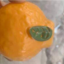 1个橙色柑橘造型花瓶/容器，水培装饰花盆，带绿叶和白色花朵，耐用塑料材质，室内装饰，桌面摆件，手工制作，办公礼品，创意配件（空花瓶，不含植物）