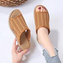 Dép lê nữ 66001 với đế lót massage êm ái, nhẹ, giảm sốc và thoải mái. - Màu nâu  Mocha - Xem 9