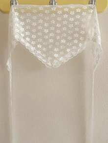 1 chiếc băng đô tam giác viền ren trắng, kết hợp với chân váy ngắn xếp lớp mỏng nhẹ thiết kế tối giản, phong cách thường ngày thời trang. - trắng - Xem 5