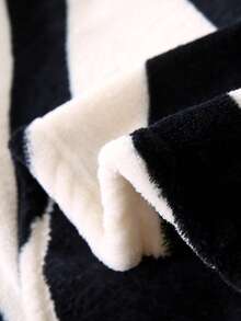 1条260克时尚印花法兰绒毯 - 柔软、轻盈、保暖，适用于沙发、床、汽车等场所，舒适的图案设计，适合客厅或卧室装饰，沙发配件 | 动物纹印花 | 毛绒质感 - 咖啡棕 - 查看 8