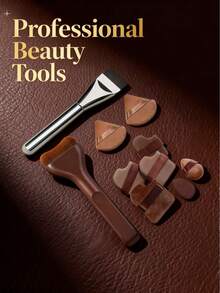 10件套化妆刷套装包含2支密实柔软的粉底刷、6个小巧的化妆海绵和2个散粉扑。专业粉底刷，适用于液体和膏状产品。