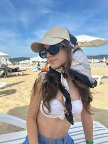 1pc Women's Metal Chain Printed Pattern Satin Square Scarf, 70*70cm, Suitable For Travel, Vacation, Street Style, Multifunctional Headband, Can Be Used As Headband, Hair Accessory, Scarf, Etc.