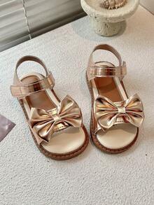 一双可爱的女童平底凉鞋，鞋底柔软，饰有蝴蝶结，适合玩耍和日常穿着。 - 玫瑰金 - 查看 3