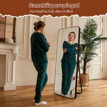 Pełnowymiarowe lustro o wymiarach 45 x 155 cm, w kolorze czarnym, z zaokrąglonymi krawędziami, wykonane z odpornego na stłuczenie szkła float, ze stabilną metalową podstawą i plastikową ramą, można postawić na podłodze lub zamontować na ścianie, lekkie i zapakowane w nowoczesne opakowanie. - Czarne - Zobacz 2