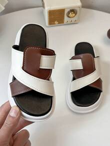 Un par de sandalias deportivas para niñas con suelas suaves y diseño casual - una combinación de colores de patchwork, adecuadas para el juego y el uso diario - Blanco - Ver 4