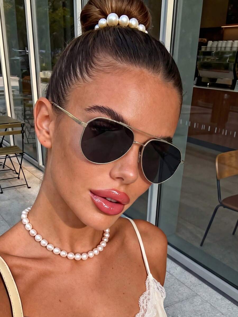 一副男女通用飞行员款时尚经典百搭太阳镜，适合驾驶、露营、热带海滩度假、户外旅行、家庭出游、约会等场合，时尚配饰，适合所有脸型。 - 黑色 - 查看 1