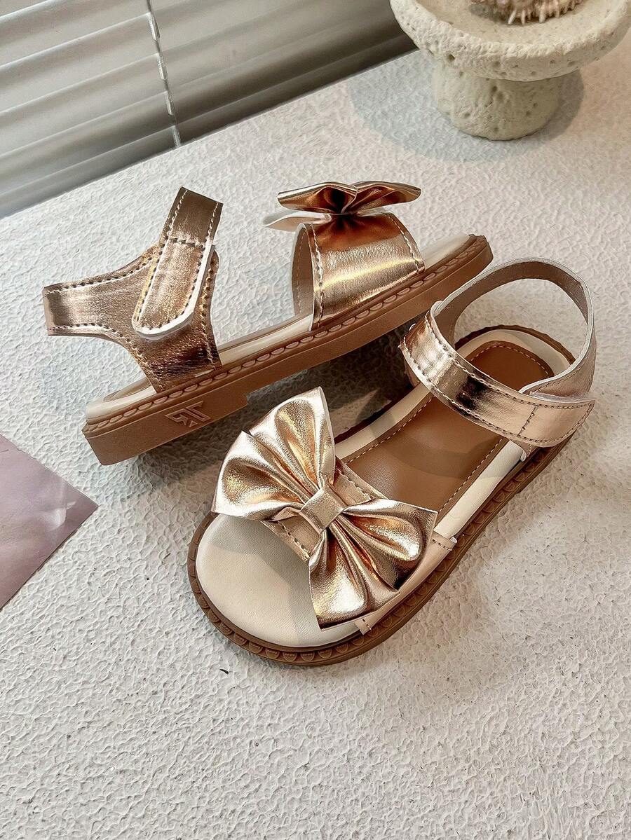 一双可爱的女童平底凉鞋，鞋底柔软，饰有蝴蝶结，适合玩耍和日常穿着。 - 玫瑰金 - 查看 1
