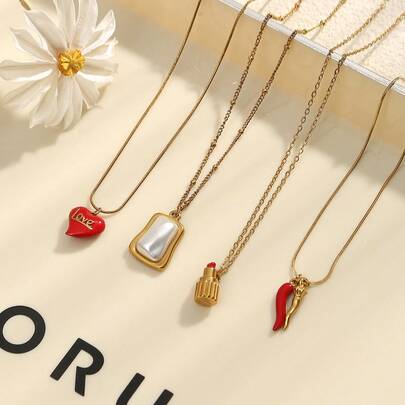这款简约百搭的304不锈钢红辣椒心形吊坠项链，适合女性日常佩戴，尽显精致优雅。