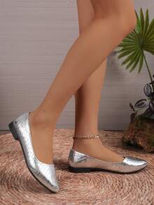 Women's Pointed Toe Woven Pattern Flat Shoes, New Autumn Outdoor Daily Loafers, Fashion Leather Soft Bottom Work Driving Moccasins, Comfortable Versatile Slip-On Shoes, Random Woven Pattern Or Solid Color, Plus Size, Suitable For All Seasons - Silver - View 3