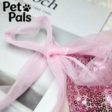 宠物伙伴 (PET PALS) 亮片装饰宠物连衣裙，系领设计，适合生日派对和婚礼等正式场合。春夏秋季日常穿着。