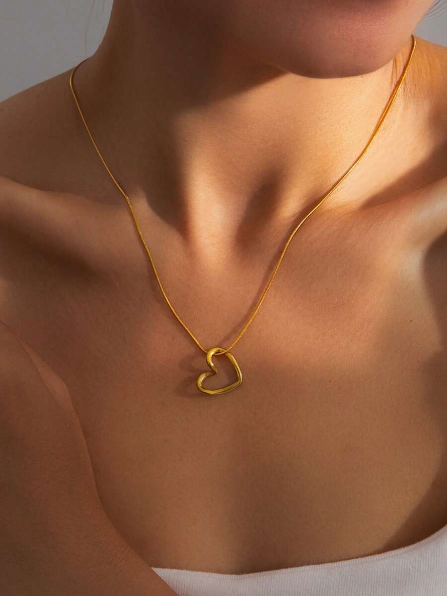 1. 金色心形不锈钢吊坠项链，简约、可爱、时尚，适合女孩佩戴，是一款格外优雅低调的吊坠项链。 - 金色 - 查看 1