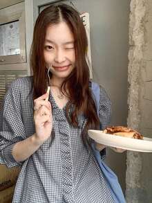 春夏黑色复古蕾丝格纹V领女式衬衫，荷叶边设计，休闲长袖修身衬衫 - 黑色 - 查看 3