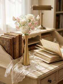 1件/套 纤腰流线型花瓶。整个花瓶采用金属质感材质制成。其造型采用“腰部纤细，顶部和底部加宽”的流线型设计，线条简洁流畅，偏向现代轻奢风格。适合摆放在客厅茶几等家居空间。 - 彩色 - 查看 9