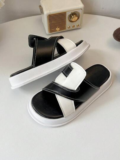 A Pair Of Simple Platform Sandals For Girls - With Contrasting Color Upper Design And One-Piece Outfit, Suitable For Parties And Daily Wear