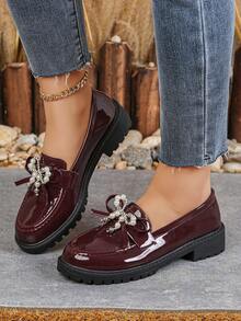 女士春秋新款漆皮一脚蹬乐福鞋，厚底防滑，珍珠蝴蝶结装饰，复古优雅日常百搭 - 酒紅色 - 查看 1
